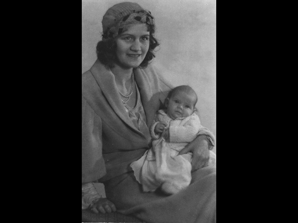 A100 Mother And Infant Bobbi