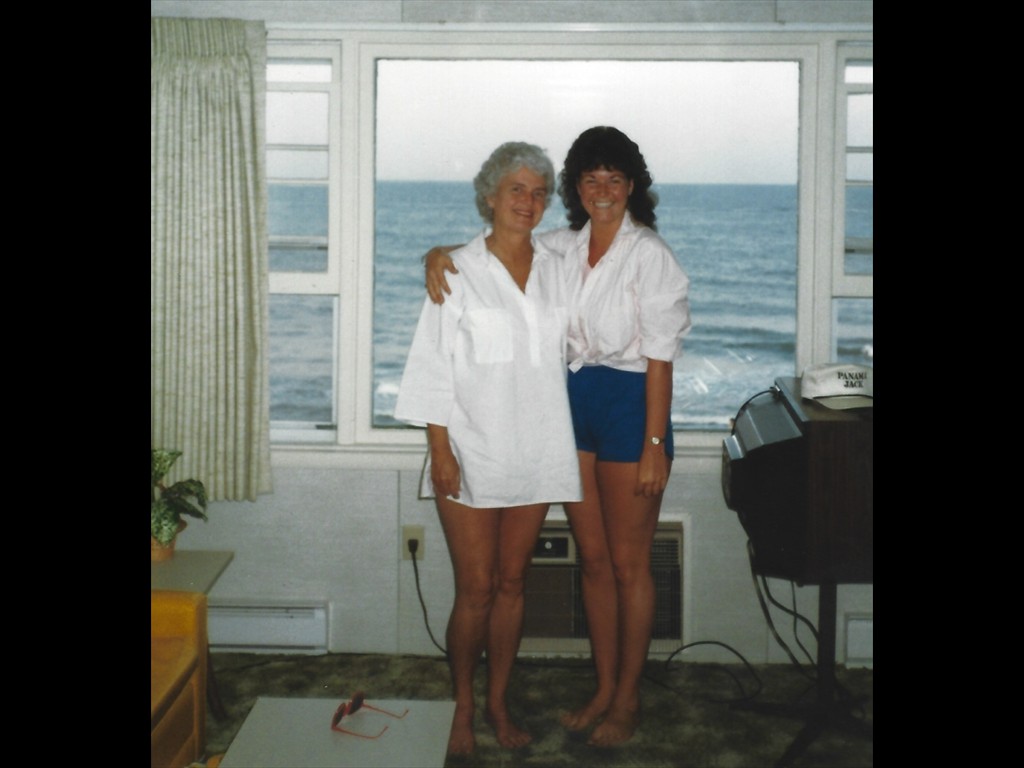 B880 Ocean City Bobbi And Jennifer